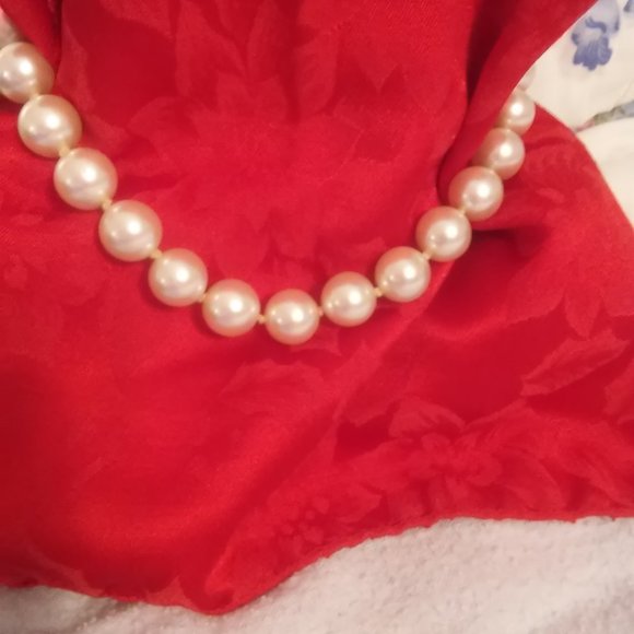 Jewelry - Vintage Pearl necklace.  16 inches.